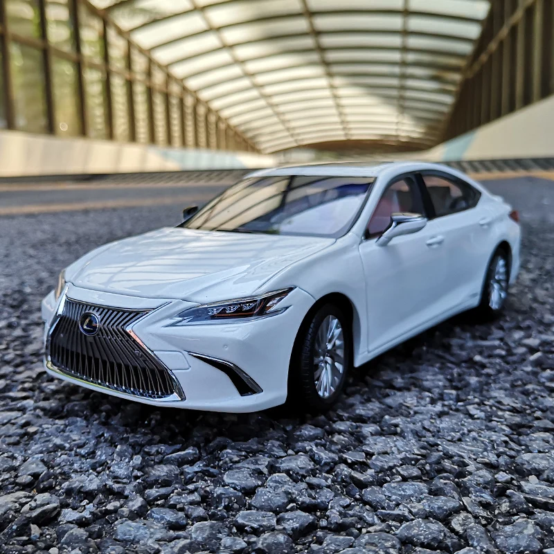 

1:18 Original 2019 New LEXUS ES300 Alloy Diecast Car Model
