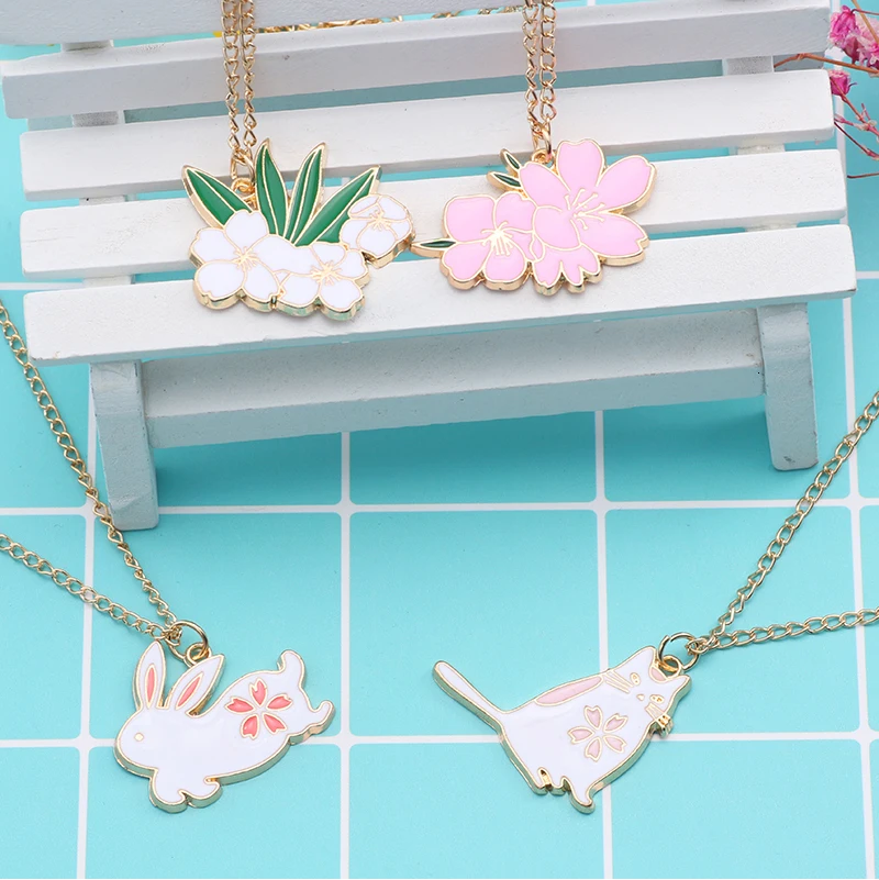 Мода симпатичное ожерелье для Для женщин Kawaii японский капельного подвески из сплава с мультипликационным принтом в виде зверушки(кролик), с рисунком кота и цветочным принтом облака солнце с пандой и Свинкой Dag «Щенячий патруль»