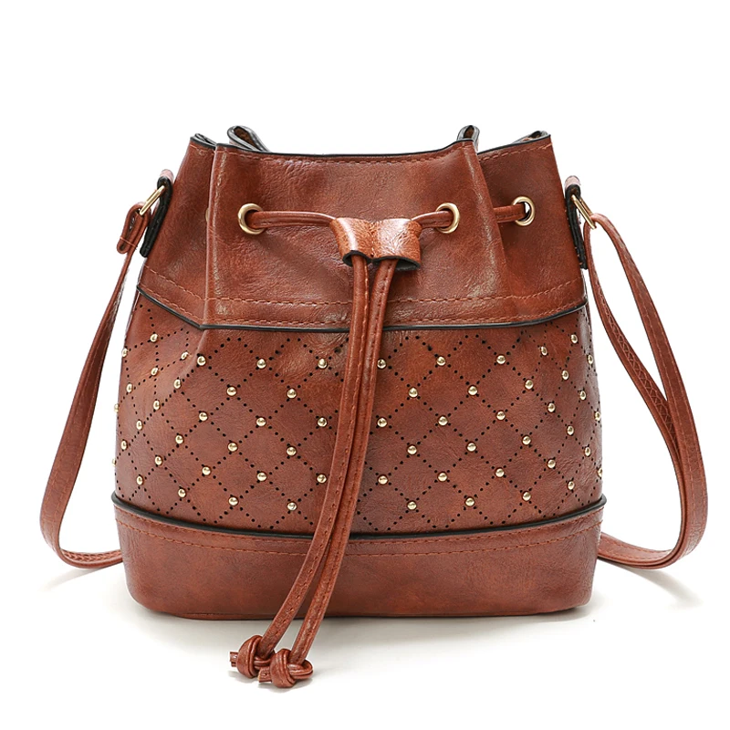 

Маленькие женские сумки-мессенджеры с заклепками, женские сумки от известного бренда, лето 2022, длинный плечевой ремень, сумка-ведро через пл...