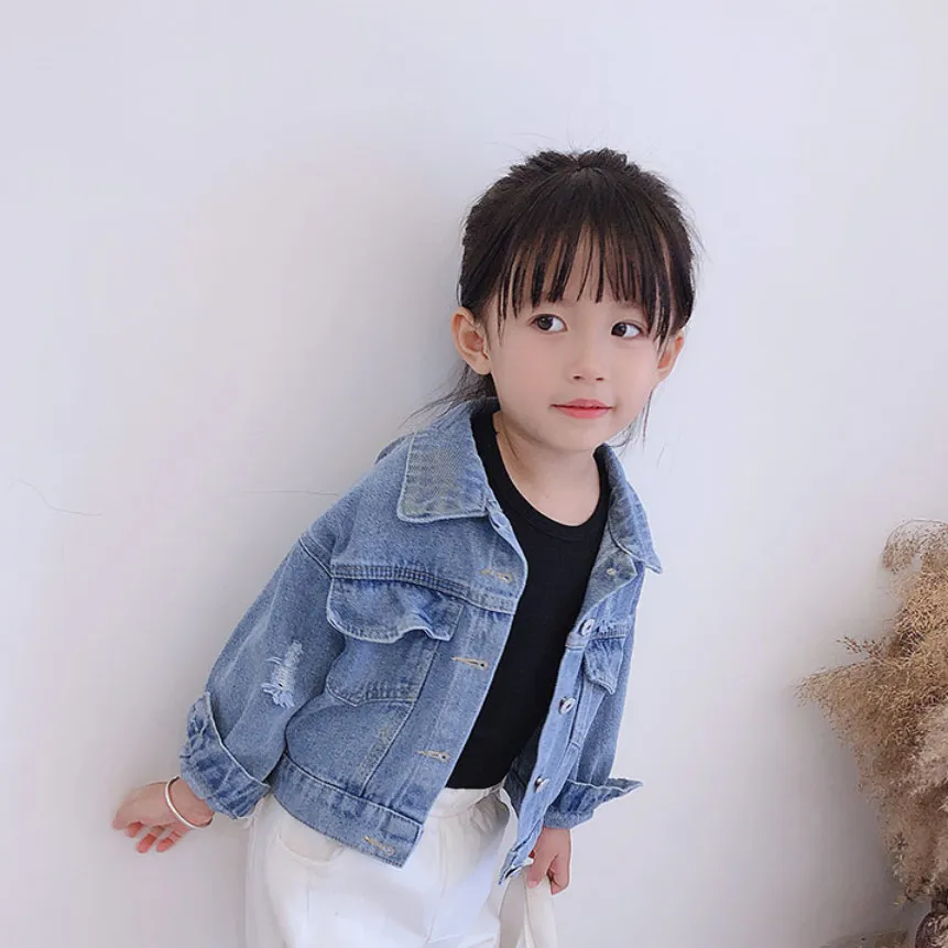 Детская джинсовая куртка с цветочной вышивкой на весну/осень