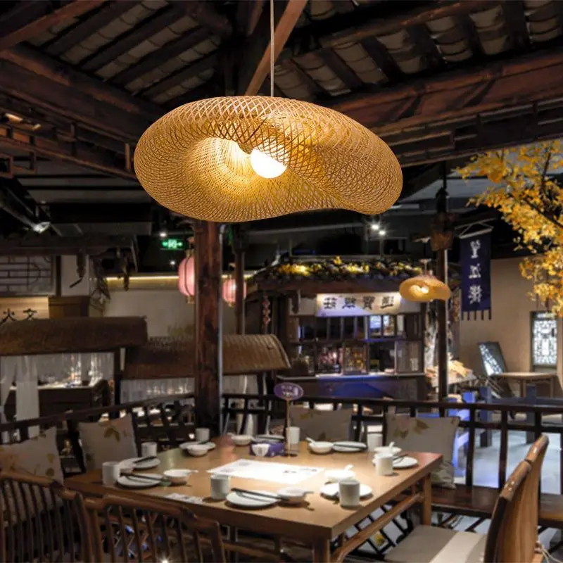 Светильник для дома в скандинавском стиле из бамбука с современным подвесом и оригинальным дизайном.