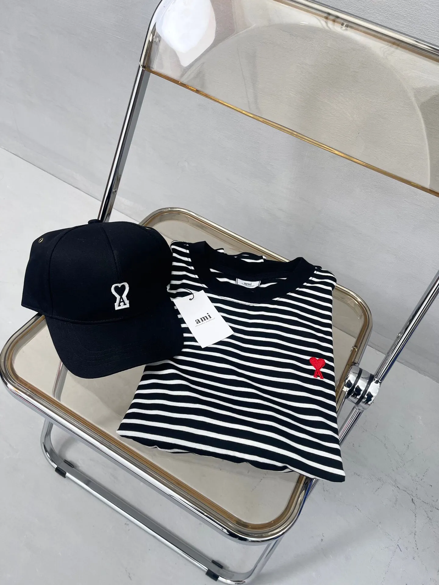 

2021 AMi Classic Love Peach Heart Logo Embroidered Black and White Striped Small Red Heart Short Sleeve Cotton Oversized T-Shirt