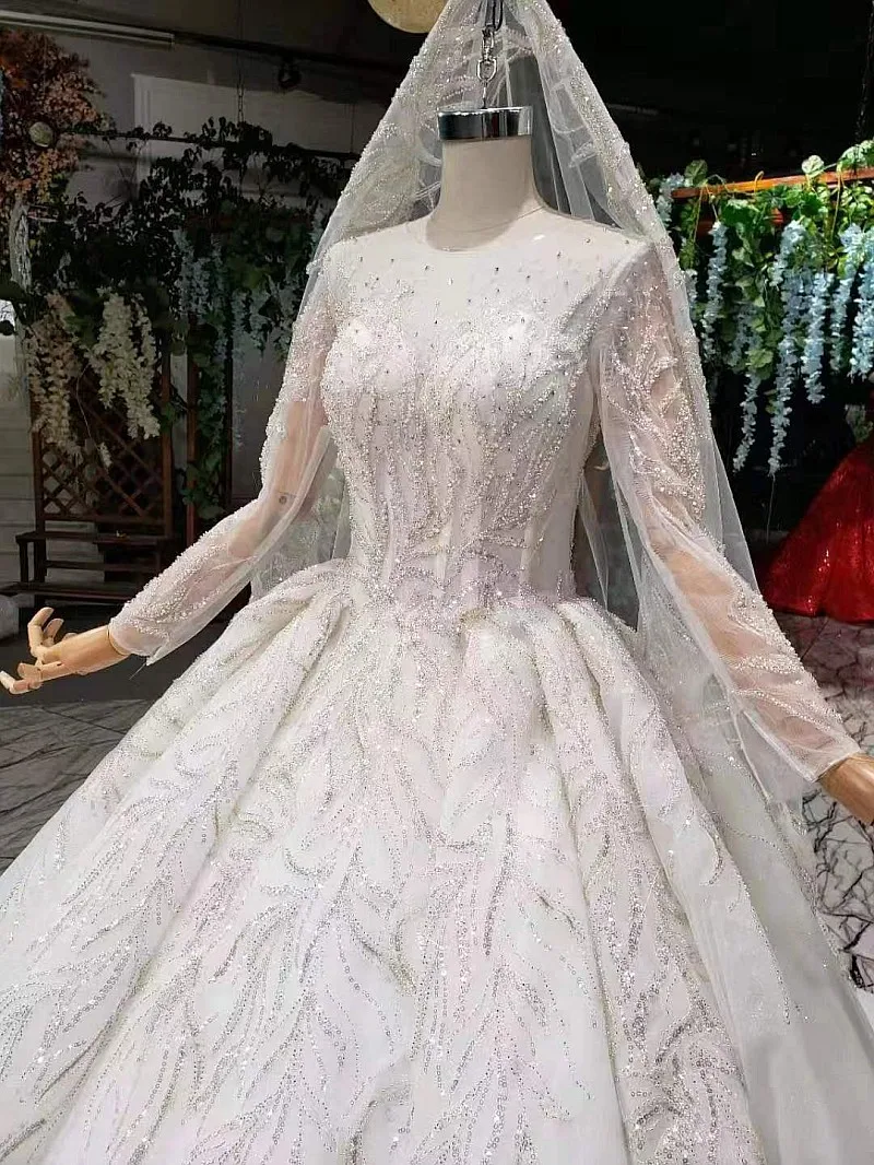 Богемное свадебное платье белого цвета с круглым вырезом и длинным рукавом из