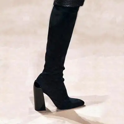 inside short plush Moraima Snc/Сапоги до колена из эластичной ткани для подиума; пикантные женские высокие сапоги с острым носком на толстом каблуке; цвет коричневый, черный; сапоги для верховой езды - Цвет: inside short plush