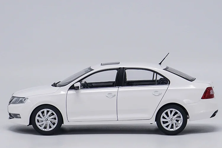 1:18 Высокая тщательная Skoda Rapid сплав модель автомобиля статические металлические модельные автомобили с оригинальной коробкой