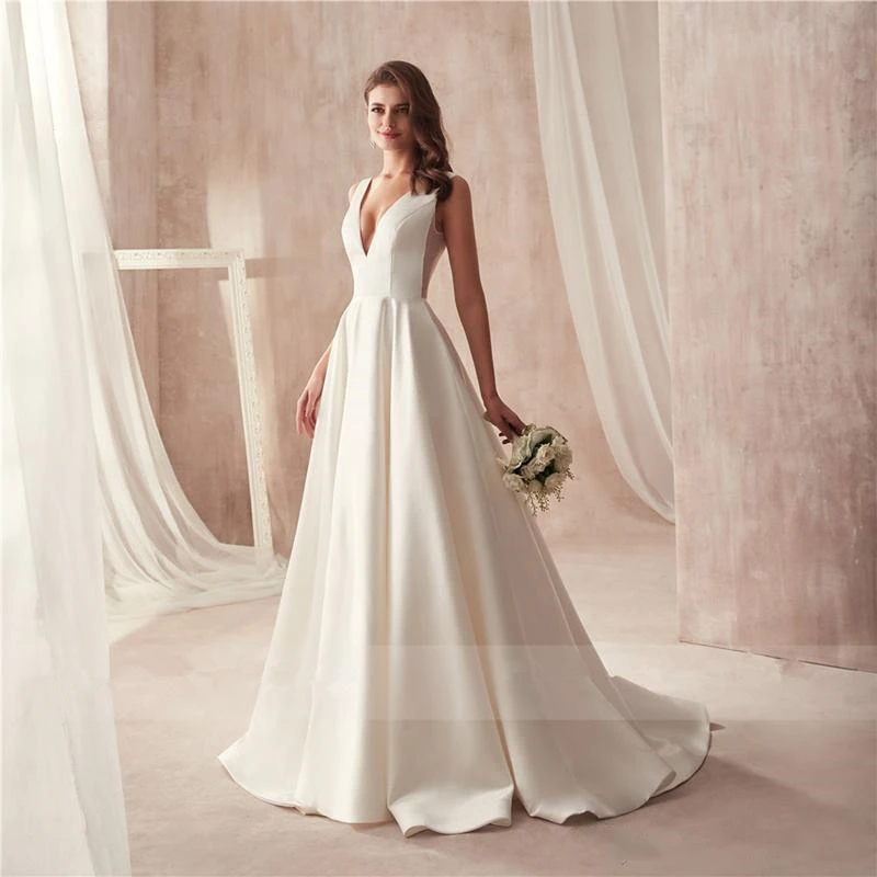 Женское атласное свадебное платье с карманами черное V-образным вырезом разрезом