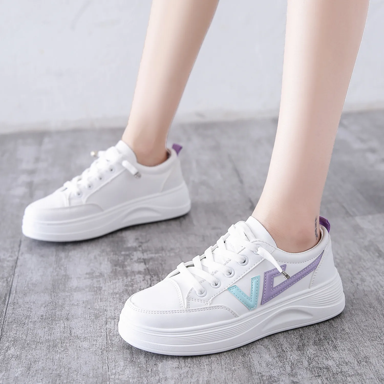 

White shoe 2021 ins female han edition of autumn new fund students sandals women thick soft recreational shoe soles