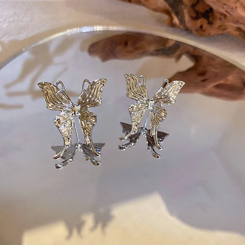 

2021 Korean New Fashion Butterfly Earrings For Women Punk Three-dimensional Style Cute Girl Stud Earrings Jewelry Wholesale Gift