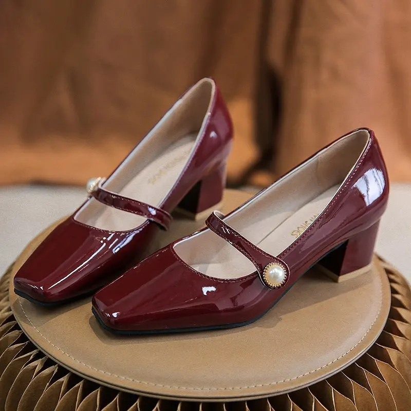 

Туфли-лодочки женские демисезонные из лакированной кожи, на среднем каблуке