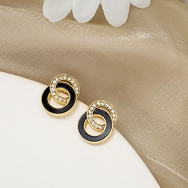 

Silver Needle Simple Cold Wind Stitching Small Circle Stud Earrings Simple Small Double Round Earrings