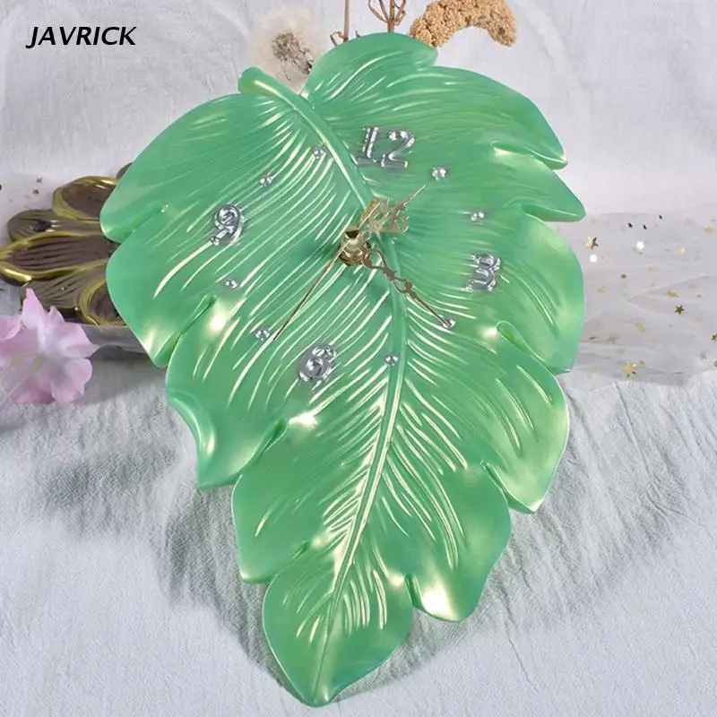 

Настенные часы в форме листьев