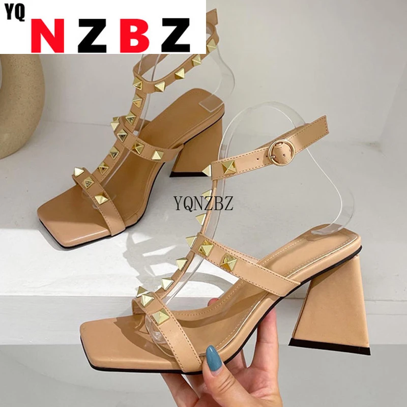 

Сандалии-гладиаторы YQNZBZ женские, модные босоножки с заклепками, квадратный носок, ремешок на щиколотке с пряжкой, странные высокие каблуки, ...