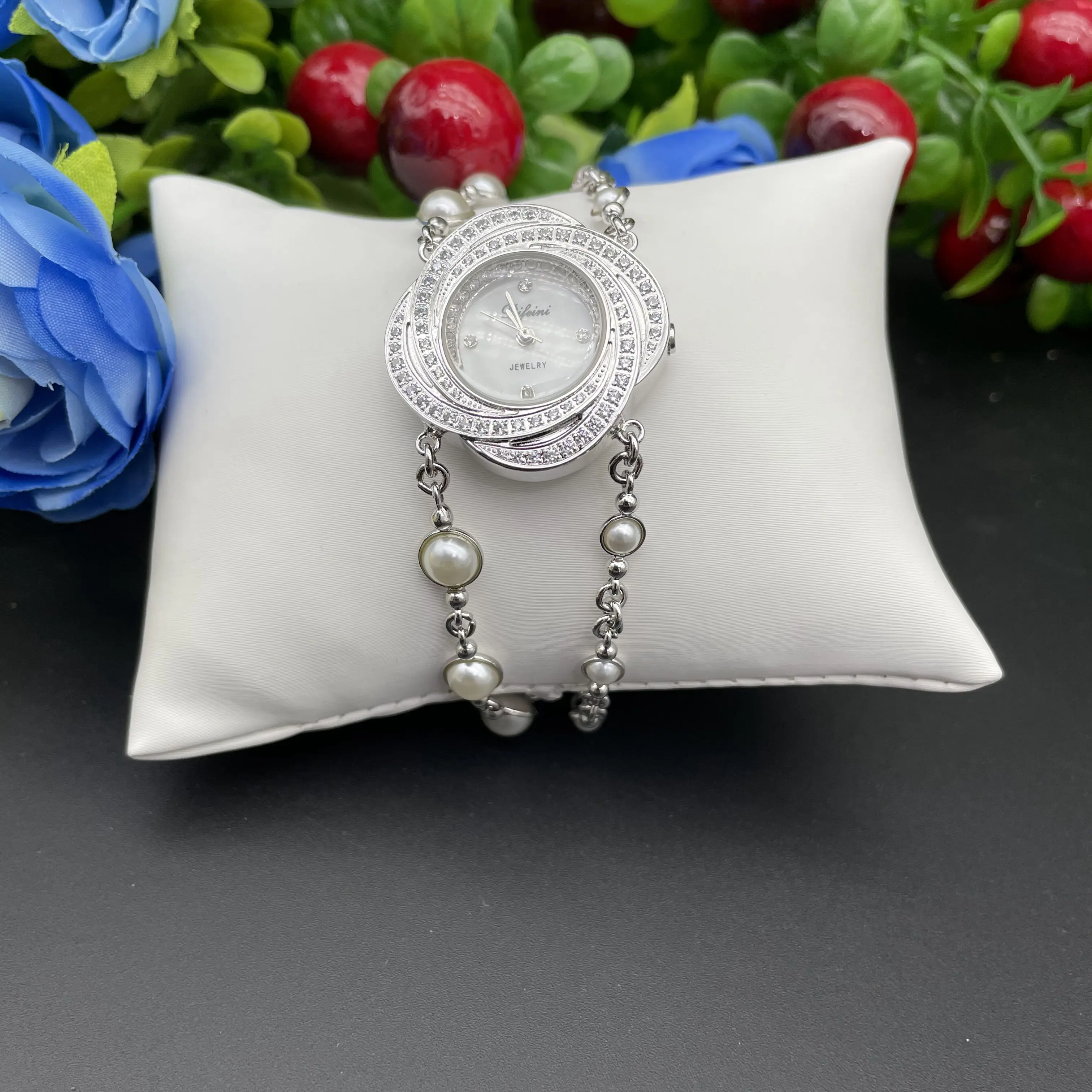 

Watches Women Fashion Silver Bracelet Watch Luxury Brand Quartz Watch Lady Womens Watches Feminino Clock