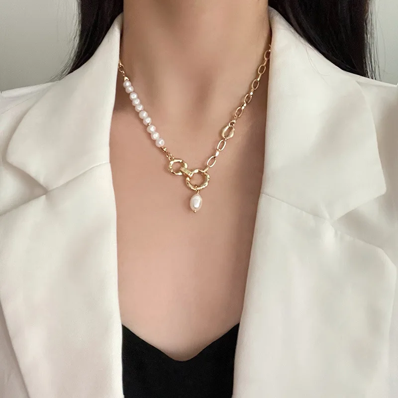 

Korean Fashion New Simple Design Imitation Pearl Pendant Necklace for Women 2021 Trend Jewelry Retro Clavicle Chain Neck Chain