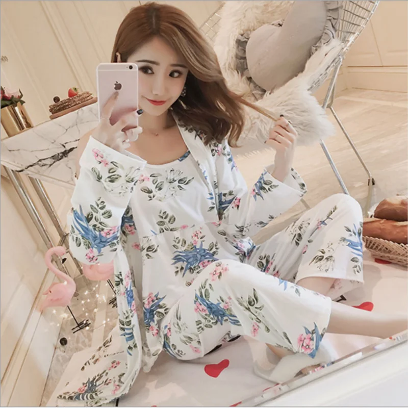 

2020 South Korean Pajama women's autumn milk silk long sleeve Japanese summer sweet sexy suspender three piece home clothes set