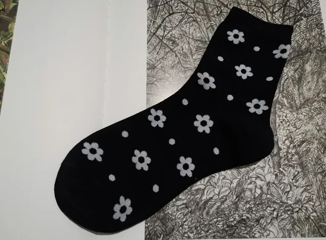 

G-Dragon PEACEMINUSONE Cotton Daisy Flower Socks for Men and Women