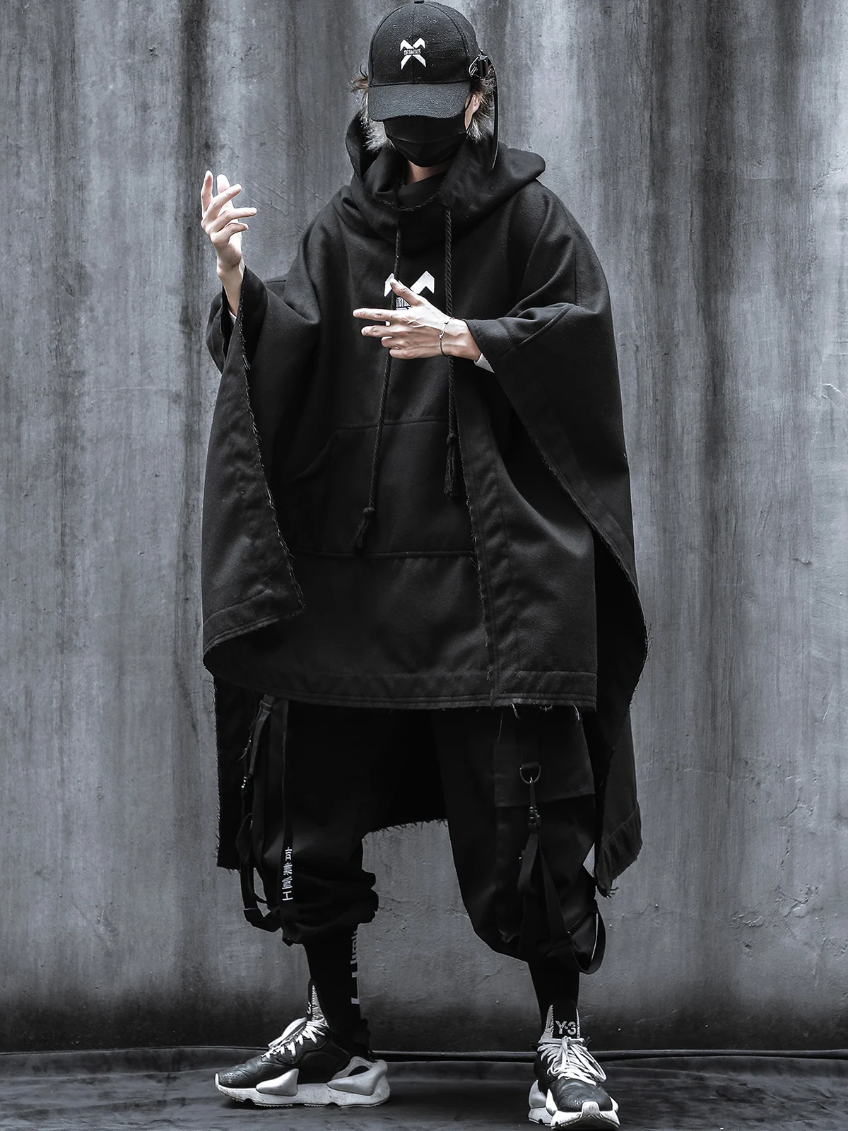 Мужская толстовка с капюшоном и рукавом до локтя