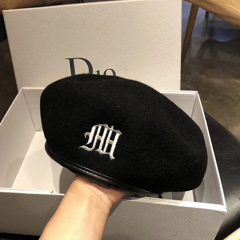 

New Autumn and Winter Female Designer Hat Wool Leather Edging Beret Letter Embroidery Painter Hat Net Red Tide Brand