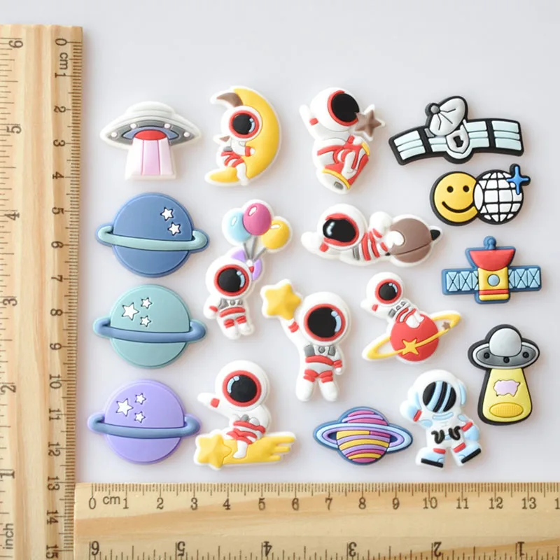 

Single Sale 6pcs Shoe Charms Cartoon Heart-shaped Garden Shoe Accessories Buckle Decorations Fit Croc Wristband JIBZ Kids X-mas