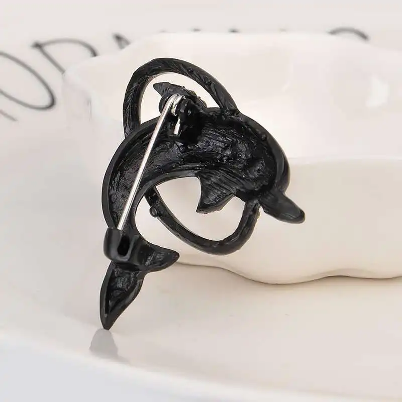 Яркая и свежая черная брошь в форме дельфина для мужчин женщин свадебная милая