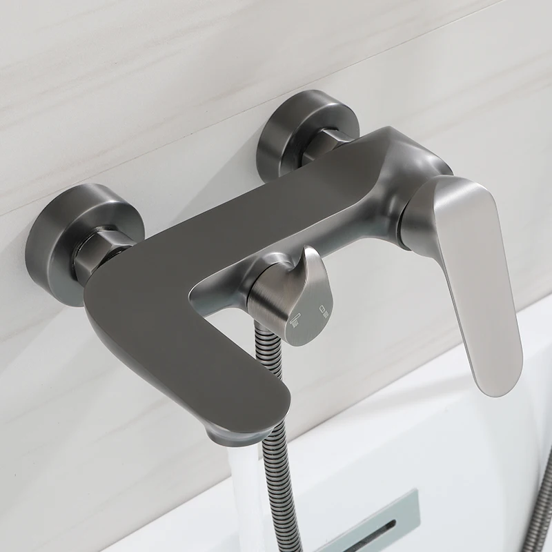 Смеситель для ванны настенный кран с одной ручкой тройной горячей и холодной