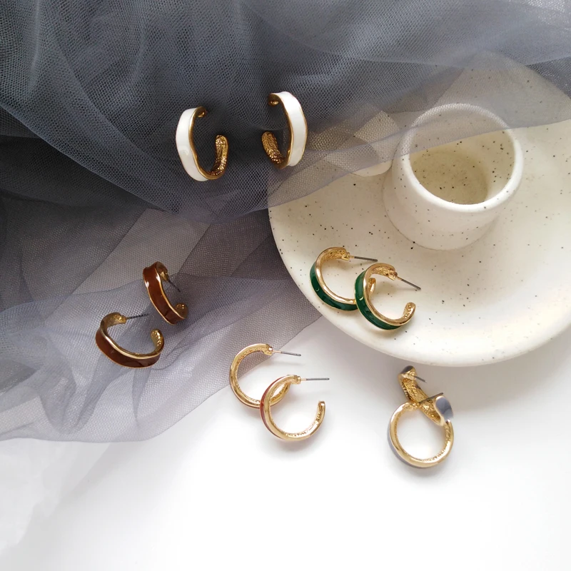 Креативные серьги подвески в форме букв с виде старинных путей эффектом