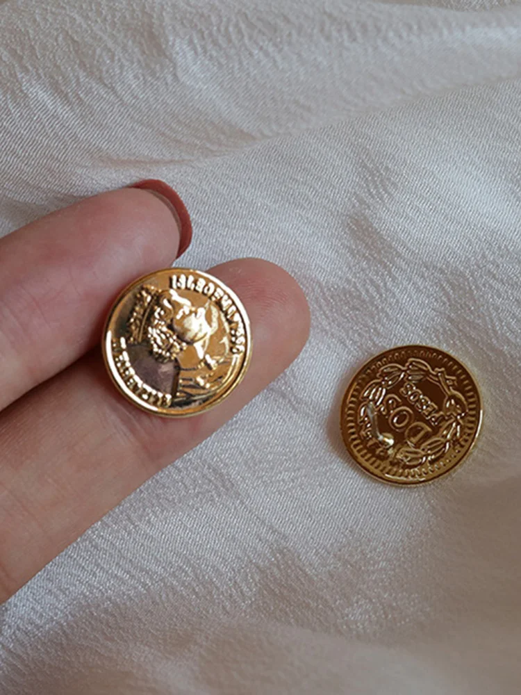 

Vintage Engraved Queen Portrait Coin Gold Stud Earrings for Women Circle Pendant Cute Metal Jewelry Female Daily
