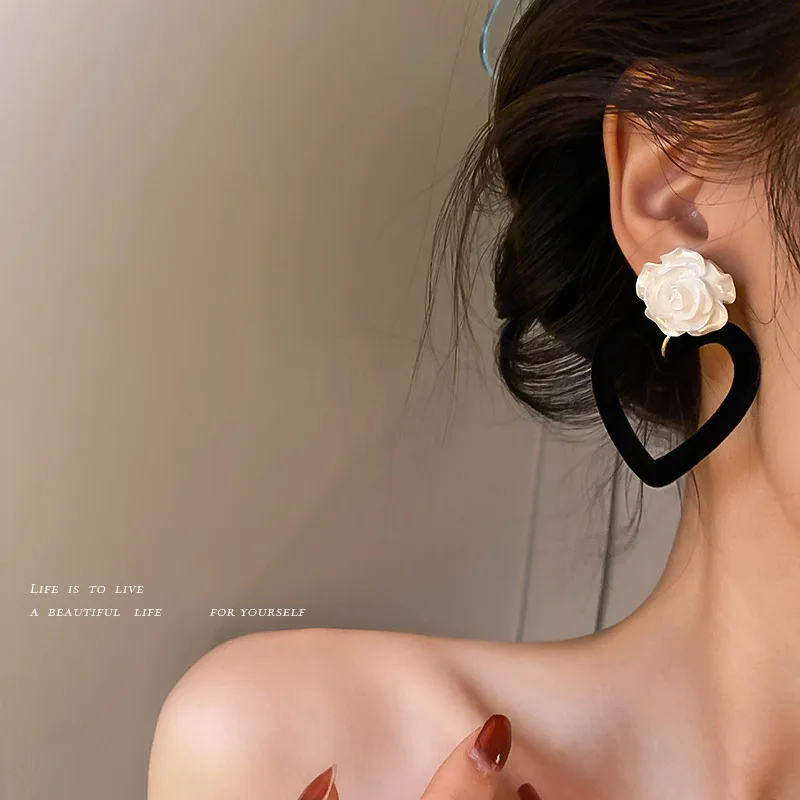 

2021 Korean Retro Temperament Bracelet Net Red Simple Diamond Studentgirlfriends Personalized Handdress Girl