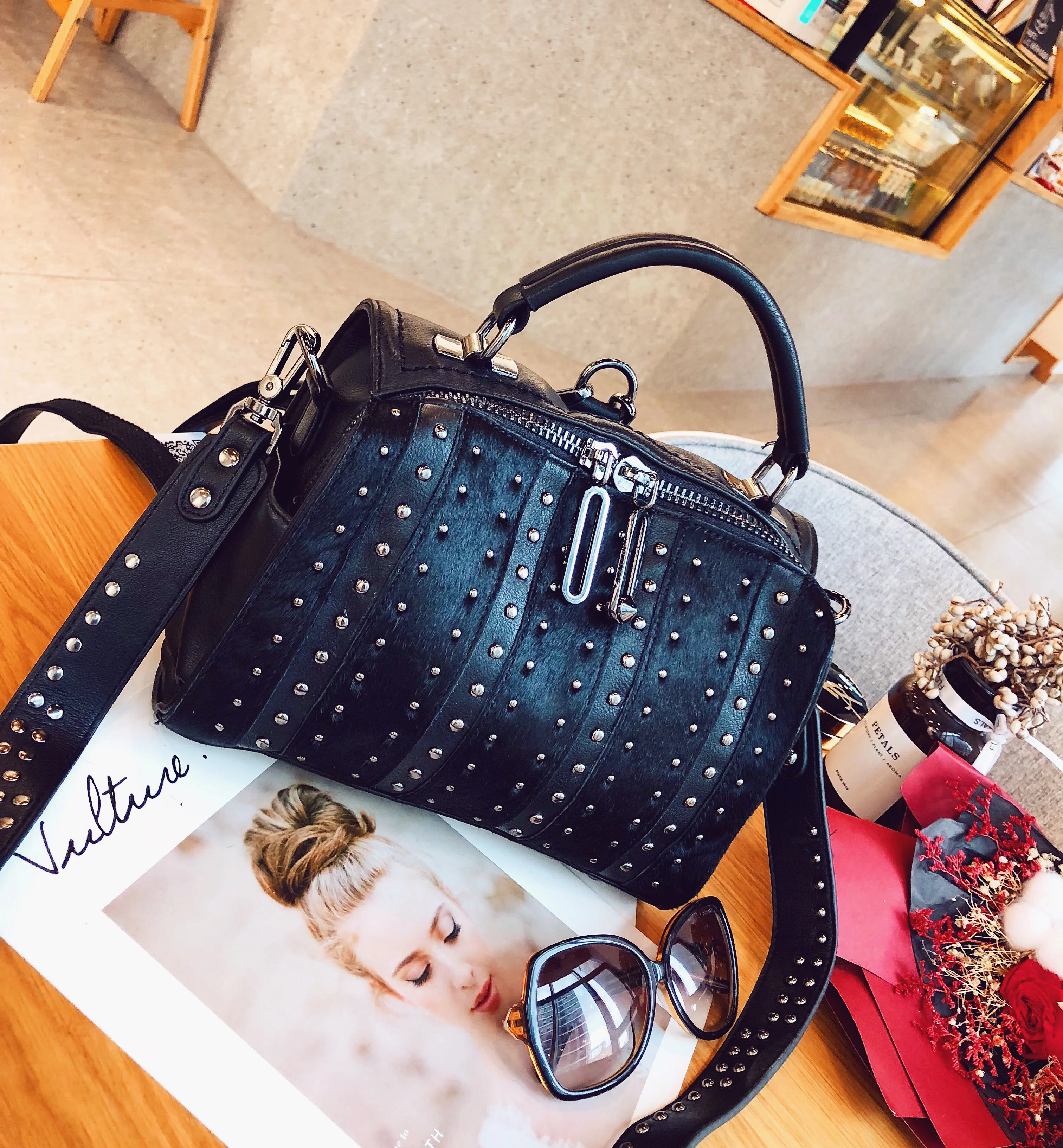 Женская сумка из натурального конского волоса роскошная черная с заклепками в