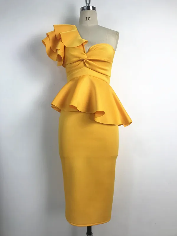 Женское облегающее вечернее платье знаменитости на одно плечо с асимметричным