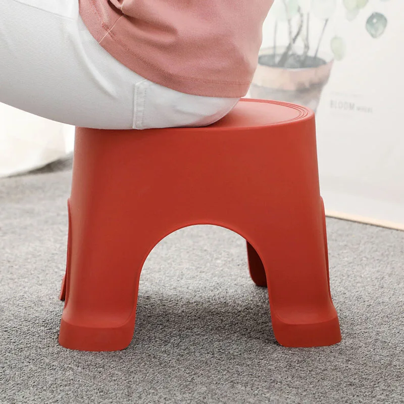 Простой пластиковый табурет для взрослых смены обуви маленький стул дома