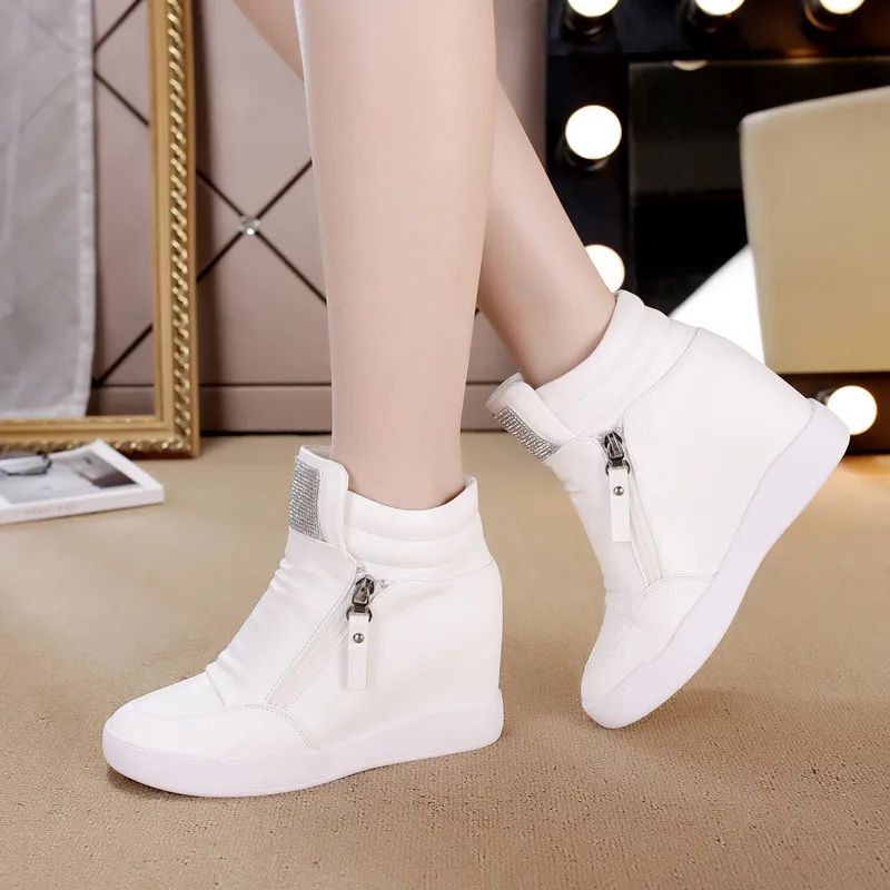 Обувь на танкетке белого и черного цвета женские кроссовки обувь скрытом каблуке