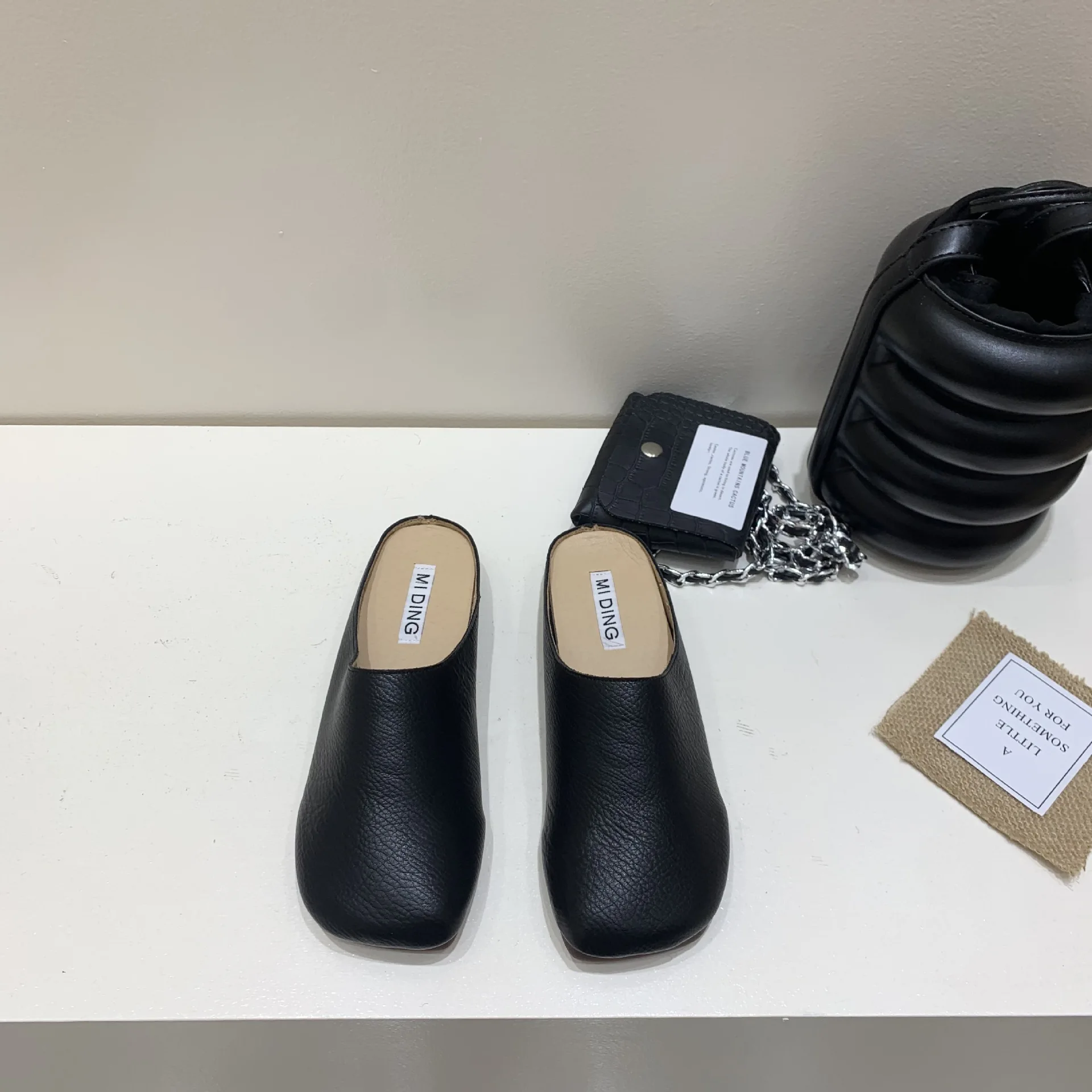 

Shoes Woman 2021 Rubber Slippers Low PU Luxury Slides Pantofle Designer New Retro Hoof Heels Fabric Basic Sewing Slippers Casual