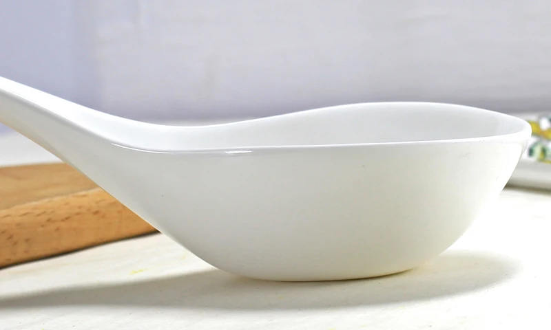 Сервировочная ложка из чистого белого костяного фарфора длинная ручка ковш для