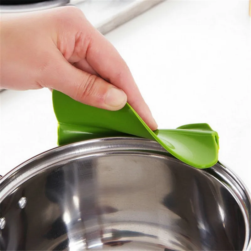 

Kitchen Silicone Pour Spout Slip Anti-spill Slip On Pour Spout Free for Pots Pans and Bowls and Jars Pot Clips Tool