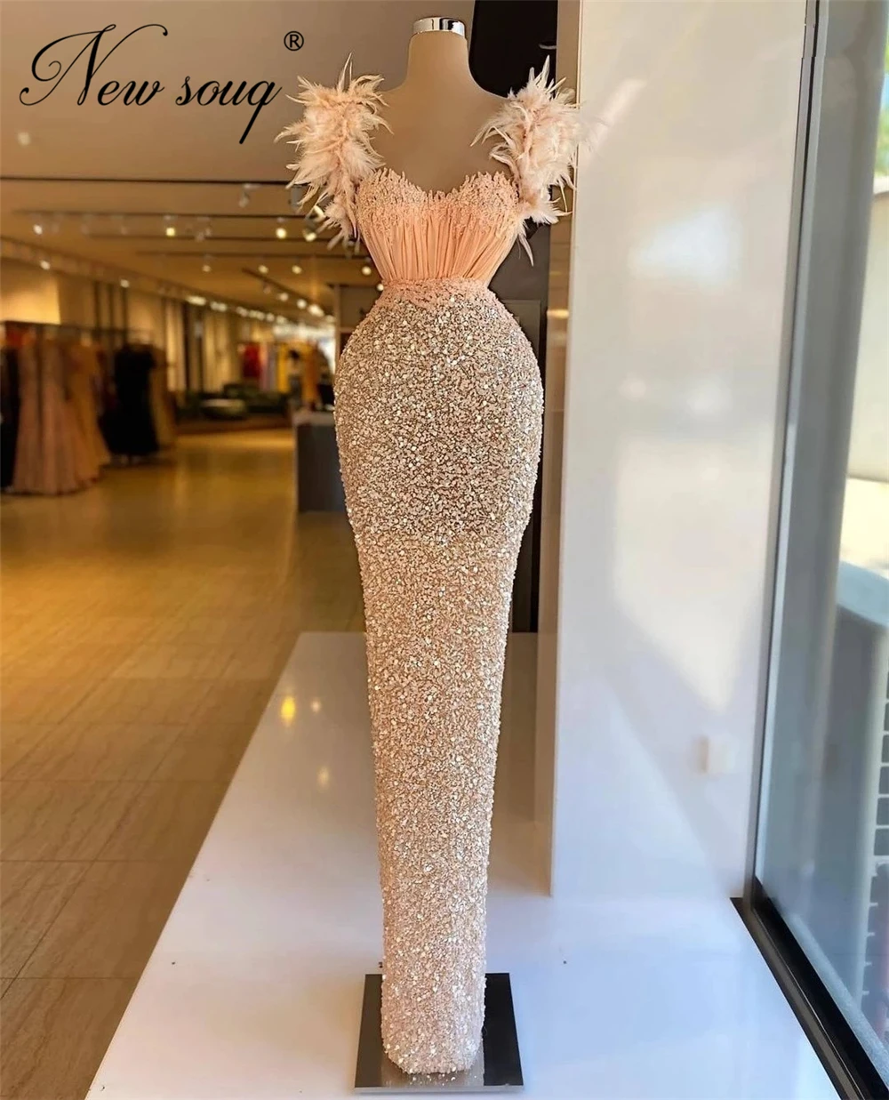 

Luxurious Feathers Evening Dresses 2021 Beads Evening Gowns Elegant Cap Sleeve Prom Dress Haute Couture Dubai Arabic Party Gowns