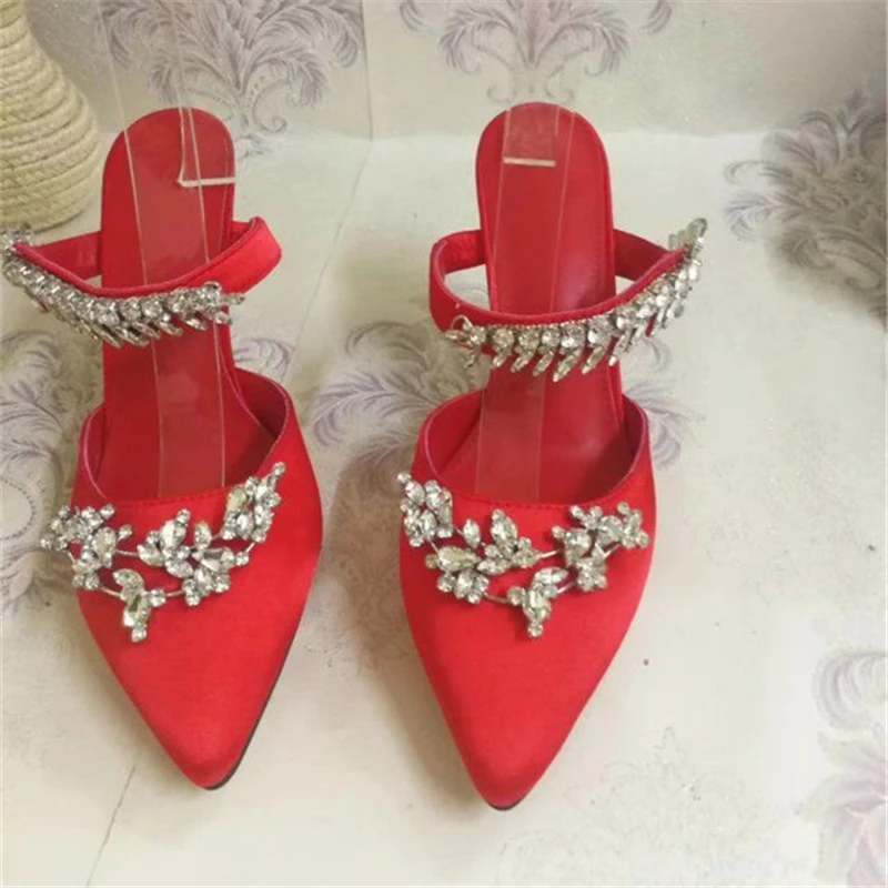 Женские атласные шлепанцы стразы на высоком тонком каблуке с острым