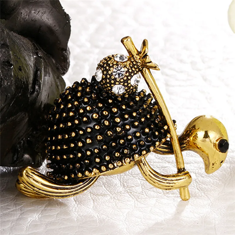 В винтажном стиле С украшением в виде кристаллов Стиль прогулочная брошь