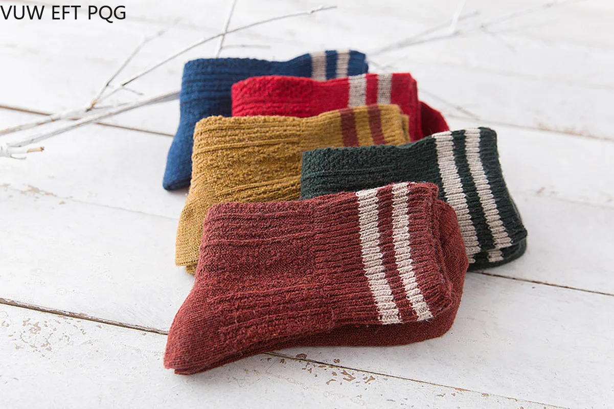 Knitted Cotton Jacquard Craft Cute Girl Blended Socks Ladies Comfortable Warm Socks Simple Style Kawaii