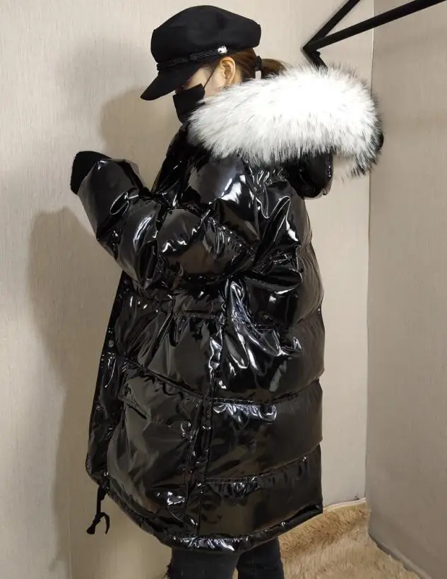 black -white fur Зимняя куртка, Женское пальто, парка на утином пуху, большой меховой воротник из натурального меха енота, с капюшоном, свободная глянцевая лакированная кожа, зимняя одежда, водонепроницаемая - Цвет: black -white fur