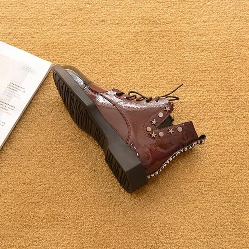 Новинка 2019 женские ботильоны с металлическими заклепками и ботинки мартинсы