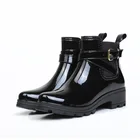 Ботинки женские Короткие обувь для дождливой погоды, резиновые сапоги Нескользящие из лакированной кожи с эластичным ремешком, водные ботинки, 2020 uik8