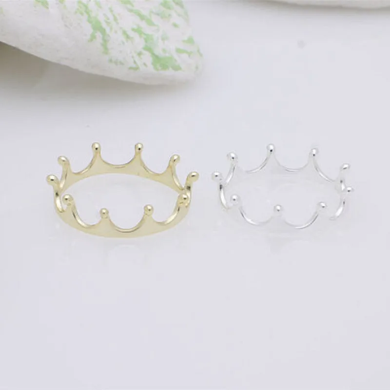 

Fashion Small Crown Ring Band Rings Smooth Surface Design