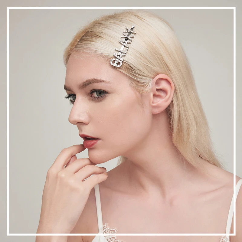 Заколки для волос с буквами на заказ серебристые и золотистые в британском стиле