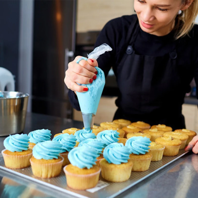 

62 PCS set Silicone Icing Piping Cream Pastry Bag And Icing Coupler DIY Cake Nozzle Cake Decorating Tips Fondant Pastry Tools