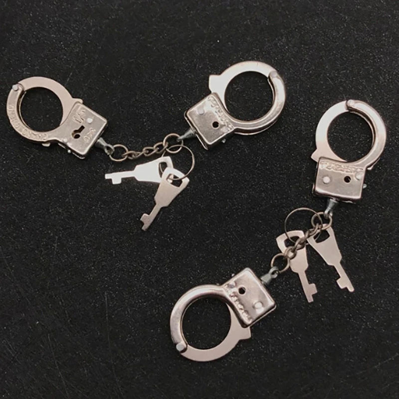 

Funny Accessories Metal Keychain Hot Sale New Design Alloy Key Holder Simulation Handcuffs model Key Chain For men Best Gift