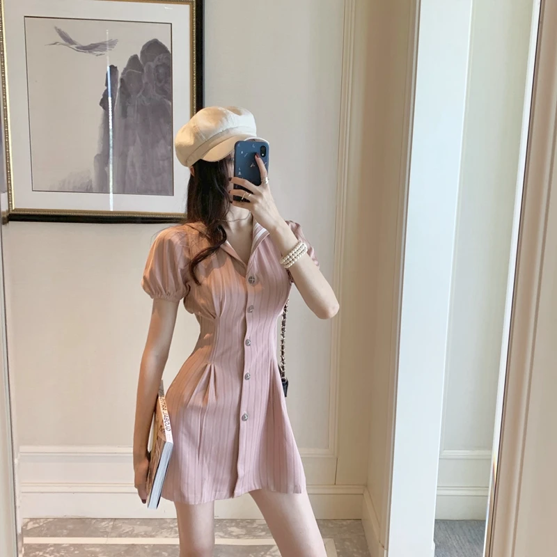 Женское платье с матросским воротником розовое в полоску V образным вырезом и