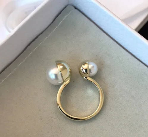 Реплика ювелирных изделий известного бренда кольцо с буквами открытое маленький