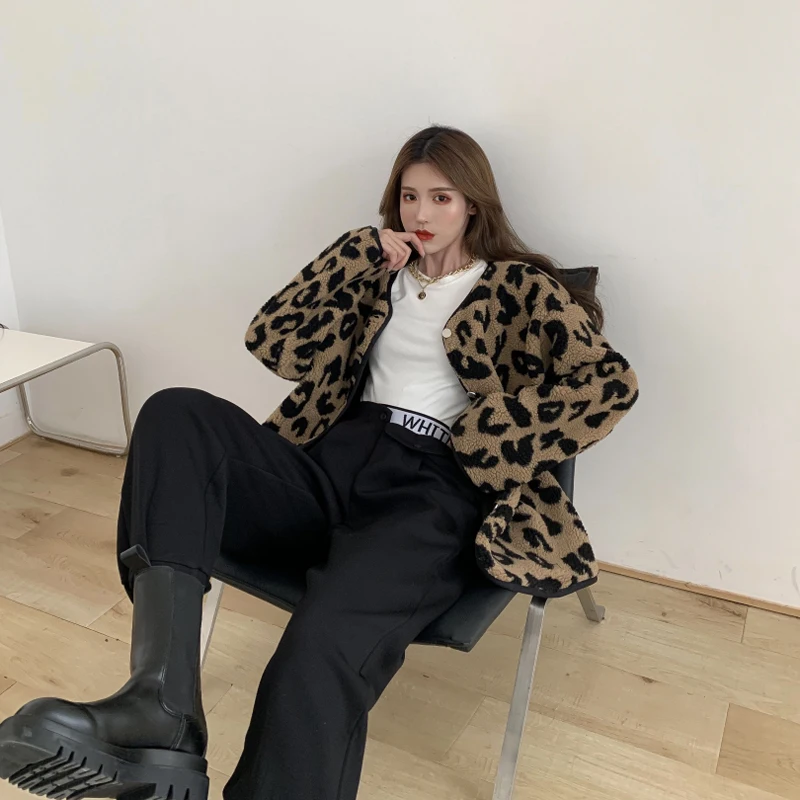 

Zoki Autumn and winter ladies lamb hair leopard coat retro long-sleeved casual wild cashmere coat Korean version