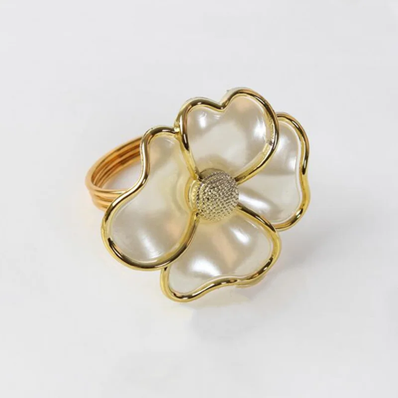 Fashion White Flower Napkin Buckle Rings Plating UV Hotel Sample Room Wedding Banquet Serviette Holder Table Decoration | Дом и сад